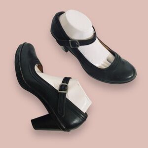 Clarks Artisan Collection Black Leather Ankle Strap Pumps Heels SZ 10